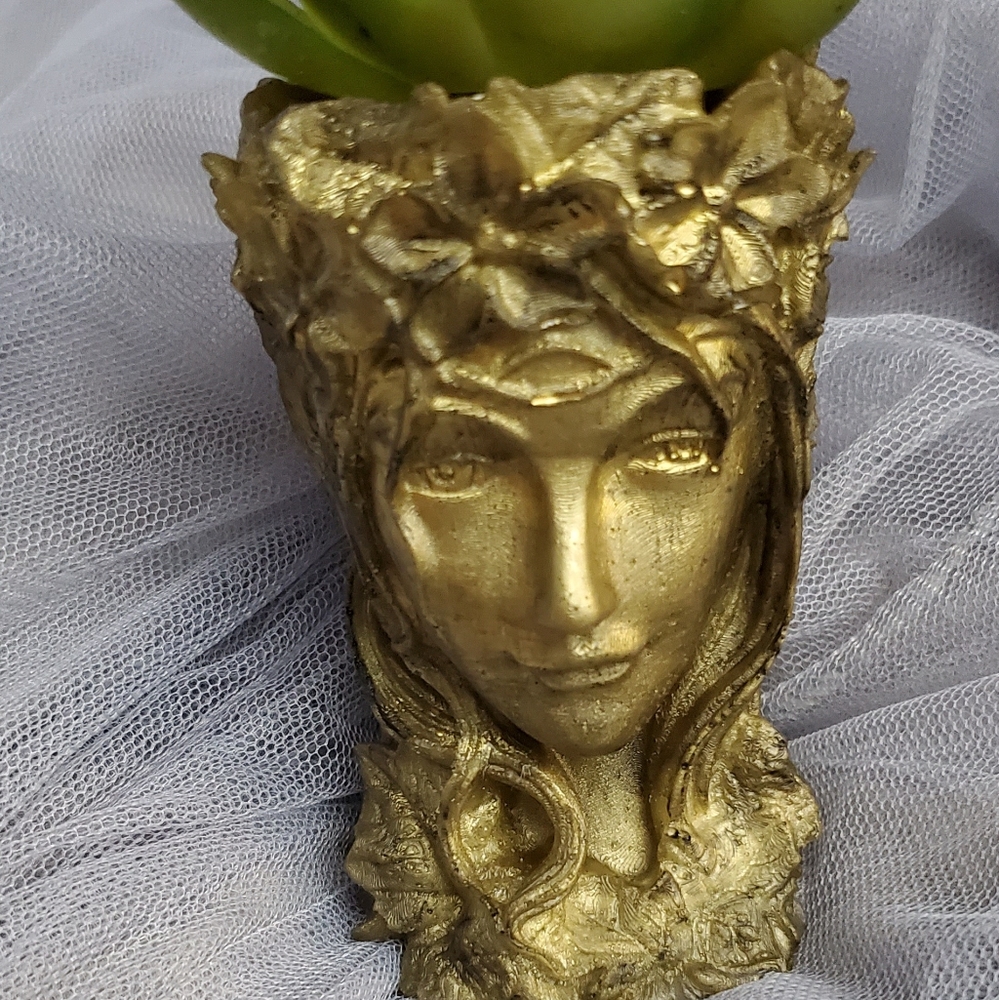 Resin Multi use statue
